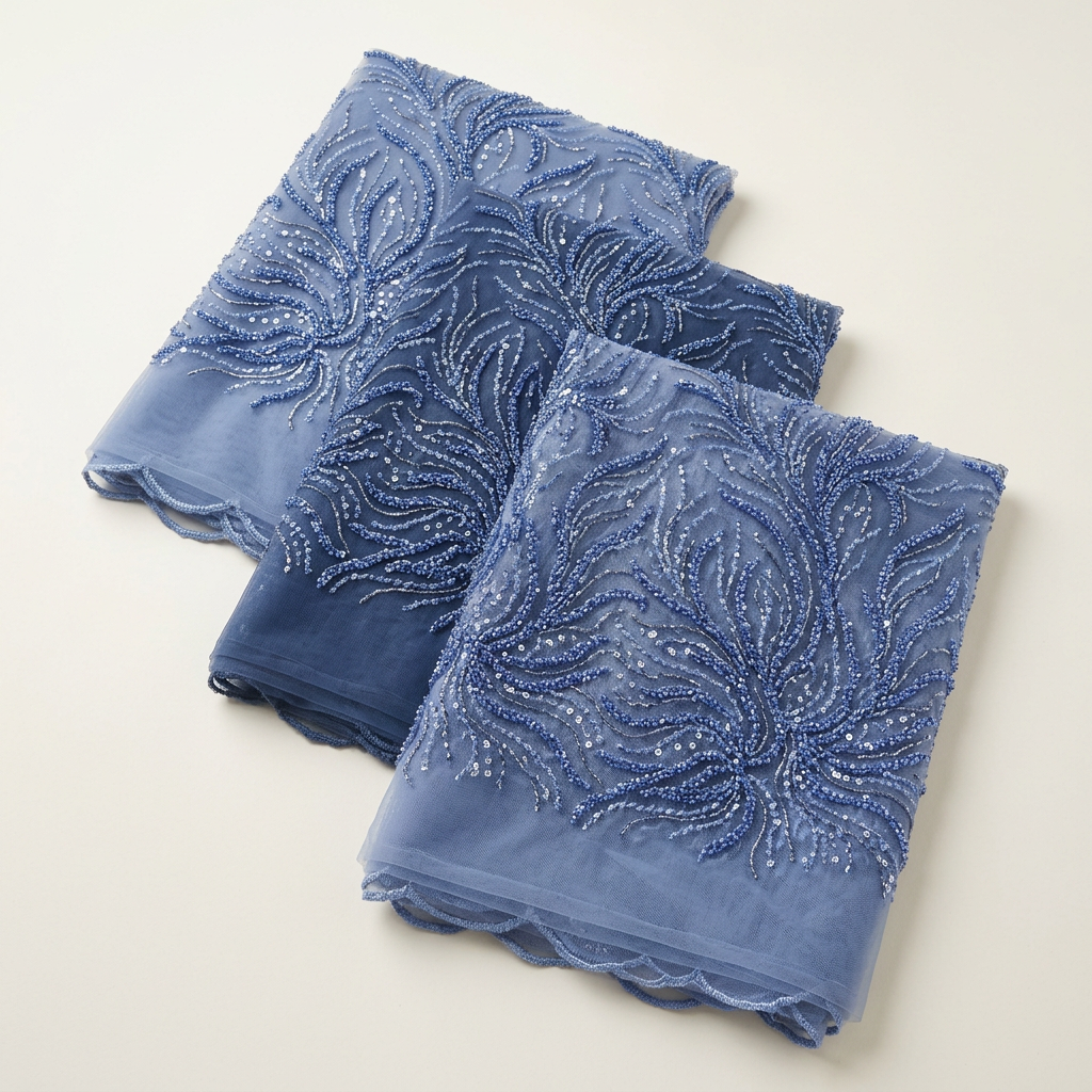 Pièces de tissu pliées en présentation catalogue