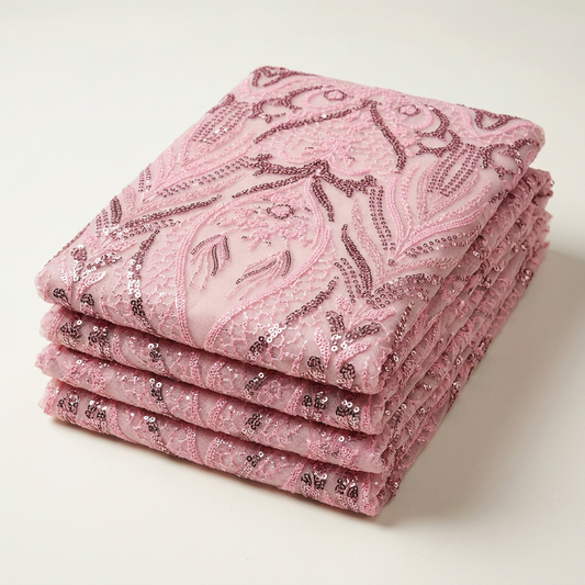 Tissu rose plié pour catalogue
